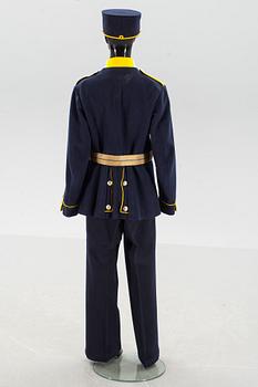 UNIFORM med TILLBEHÖR, 7 delar, m/ä 1865. 1900-talets första hälft.