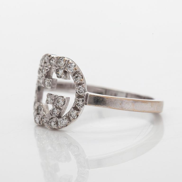 Gucci, ring, "Interlocking G", 18K vitguld och diamanter.