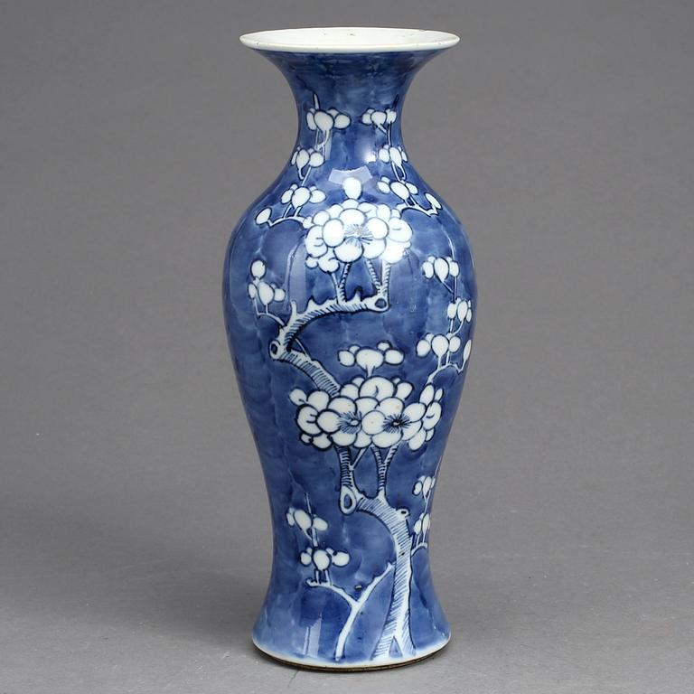 VAS, porslin, Kina. 1800/1900-tal.