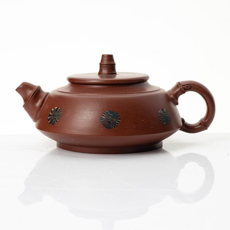 Fan Jianjun, A yixing teapot, China, 1990s.