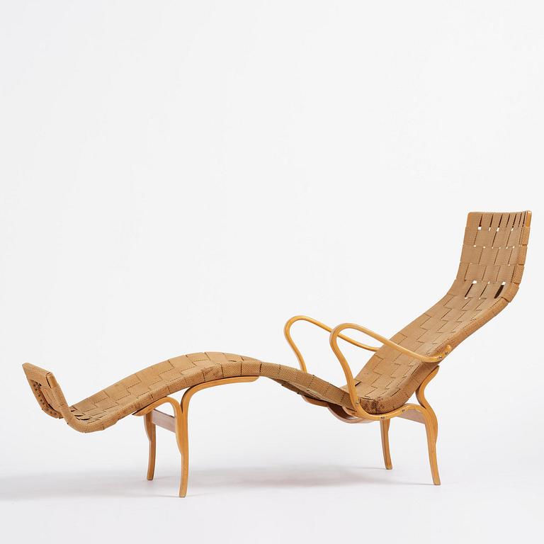 Bruno Mathsson, a "Pernilla 3" lounge chair, Firma Karl Mathsson, Värnamo, 1940s.