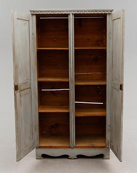 KLÄDSKÅP, omkring år 1900.