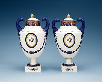 1481. A pair of 'Marieberg - shaped' jars with covers, Qing dynasty, Qianlong (1736-1795).
