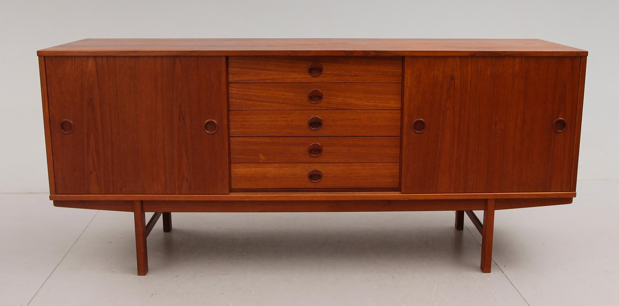 SIDEBOARD, Svenska Möbelfabrikerna, 1900-talets mitt.