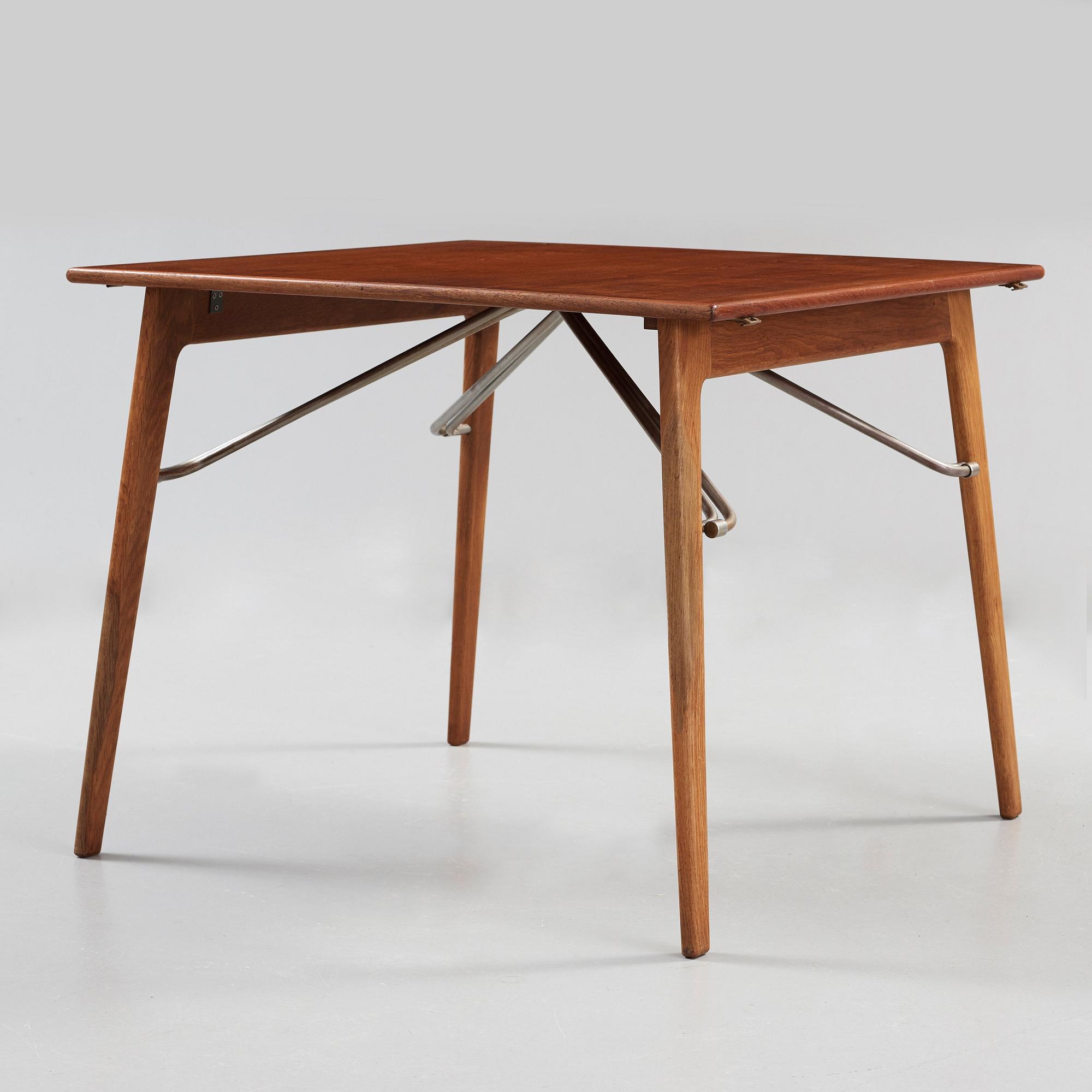 A Børge Mogensen teak drop leaf dining table, Søborg Møbelfabrik, Denmark 1950's, model 162.