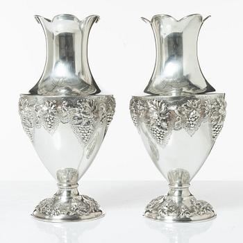 Praktvaser, ett par, sterling silver, 1900-tal.