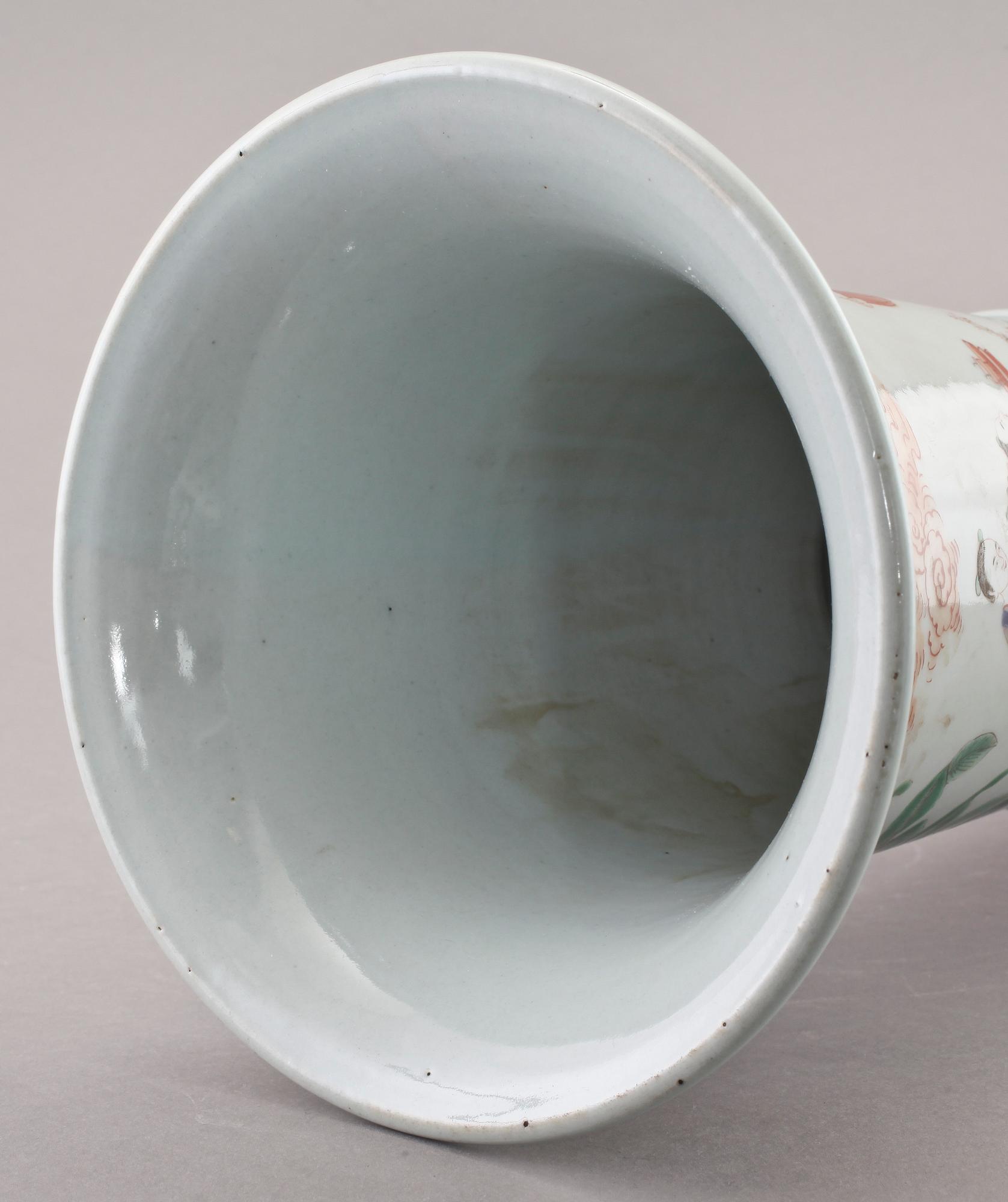 TRUMPETVAS, porslin, Kina, 1900-tal.