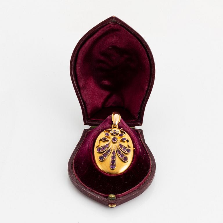 Medaljong 18K guld med ametister och rosenslipade diamanter.