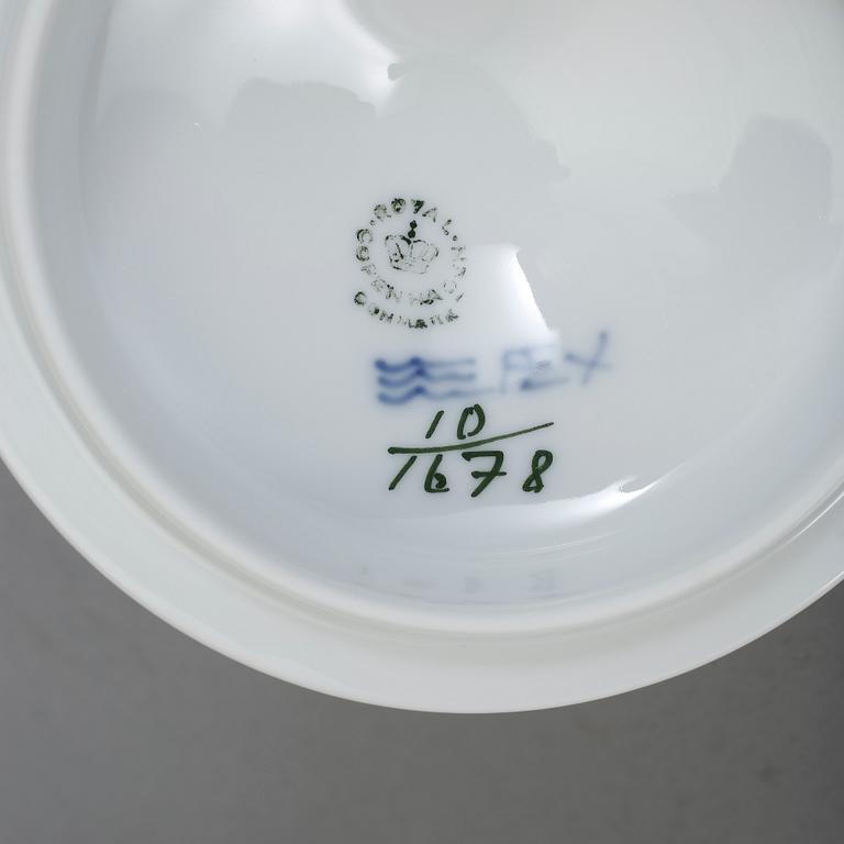 SERVISDELAR, 63 delar, porslin, "Blå blomst", Royal Copenhagen.