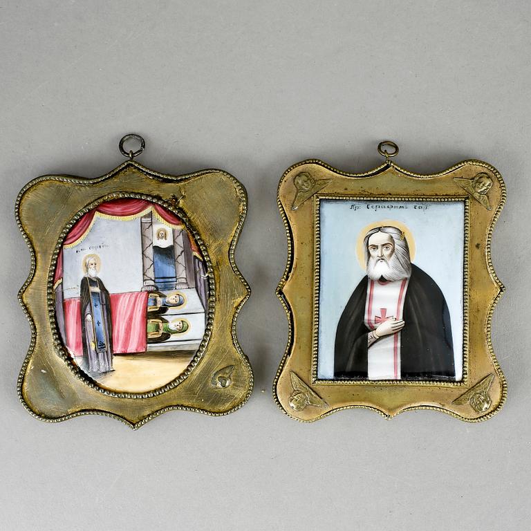 MINIATYRER, 2 stycken, bemålat porslin, Ryssland, 1800-tal.