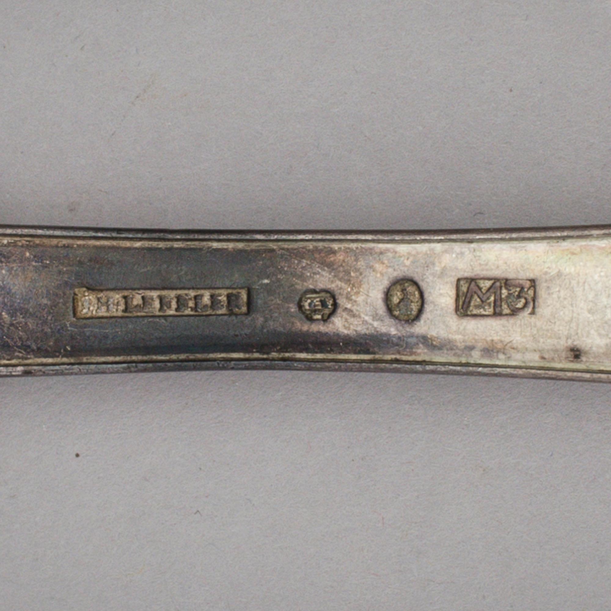MATGAFFLAR, 10 st samt MATSKEDAR, 6 st, silver, J H Leffler, Falun 1818. Gammalsvensk modell. Ca 990 g.