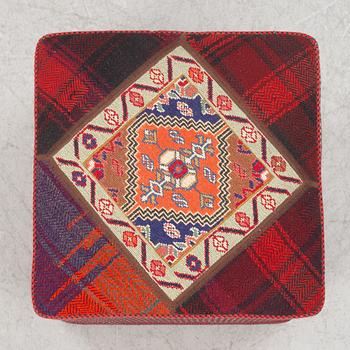 Fotpall, orientalisk, samtida.