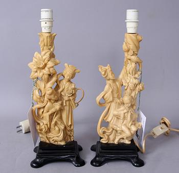 BORDSLAMPOR, ett par, A. Santini.