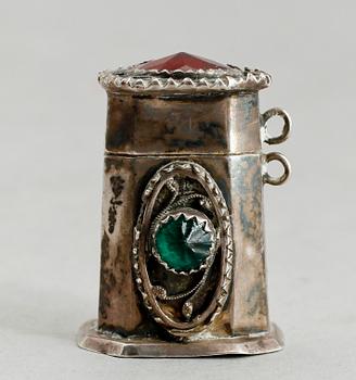DOSA, silver, sannolikt Alexander Magnus Lundström, Visby 1803-1851. Vikt ca 23 g.