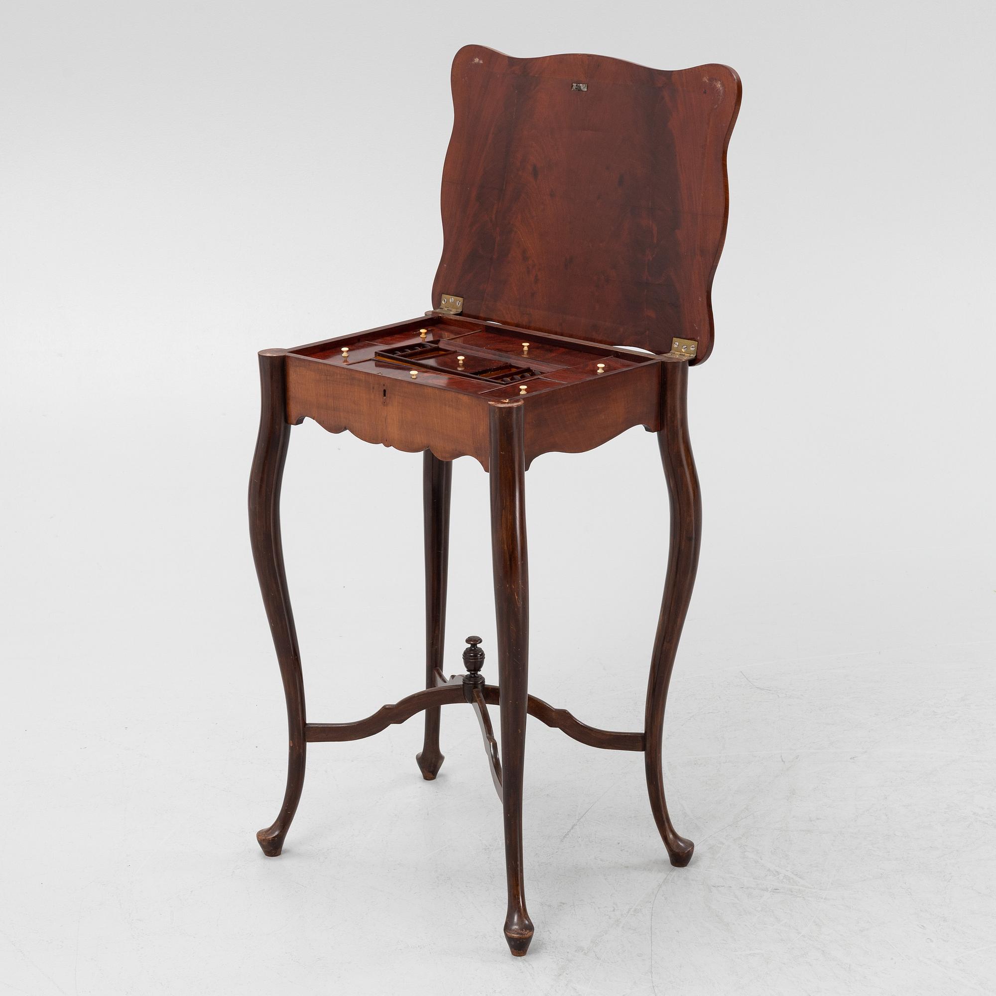 A Rococo style rosewood-veneered and mahogany sewing table, early 20th century.