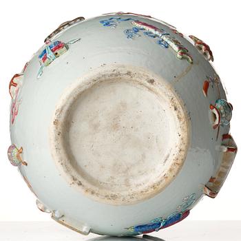 Praktvas, porslin. Qingdynastin, 1800-tal.