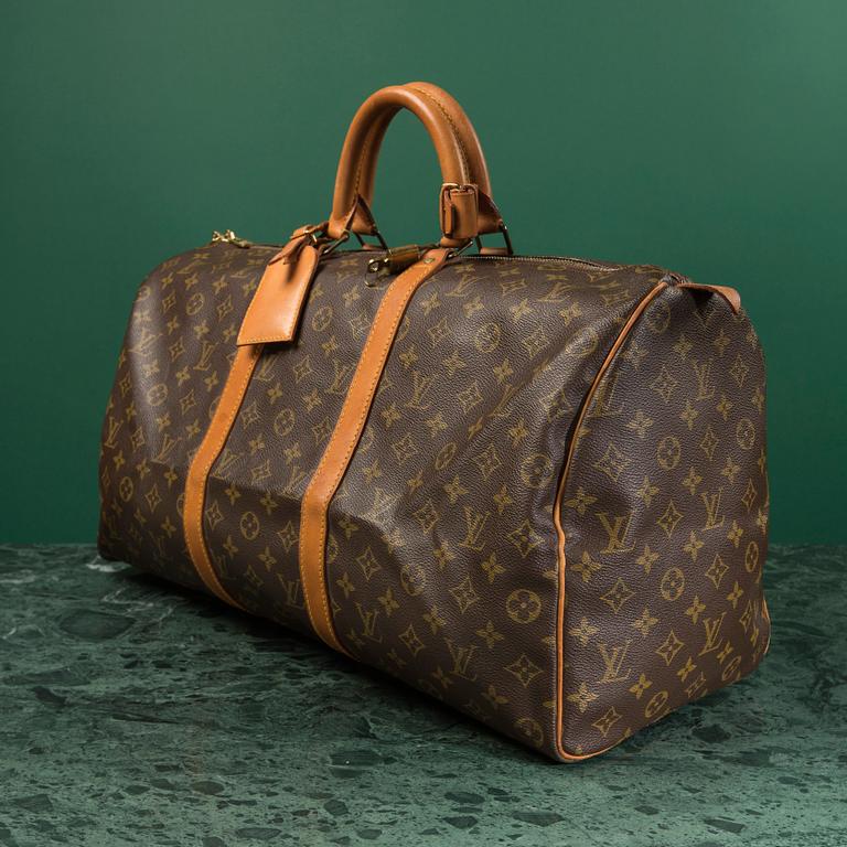 A monogram canvas weekendbag "Keepall 50" by Louis Vuitton.