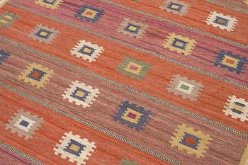 Märta Måås-Fjetterström, a flat weave 'Röd grön äng' carpet, c. 402 x 305 cm, signed MMF.