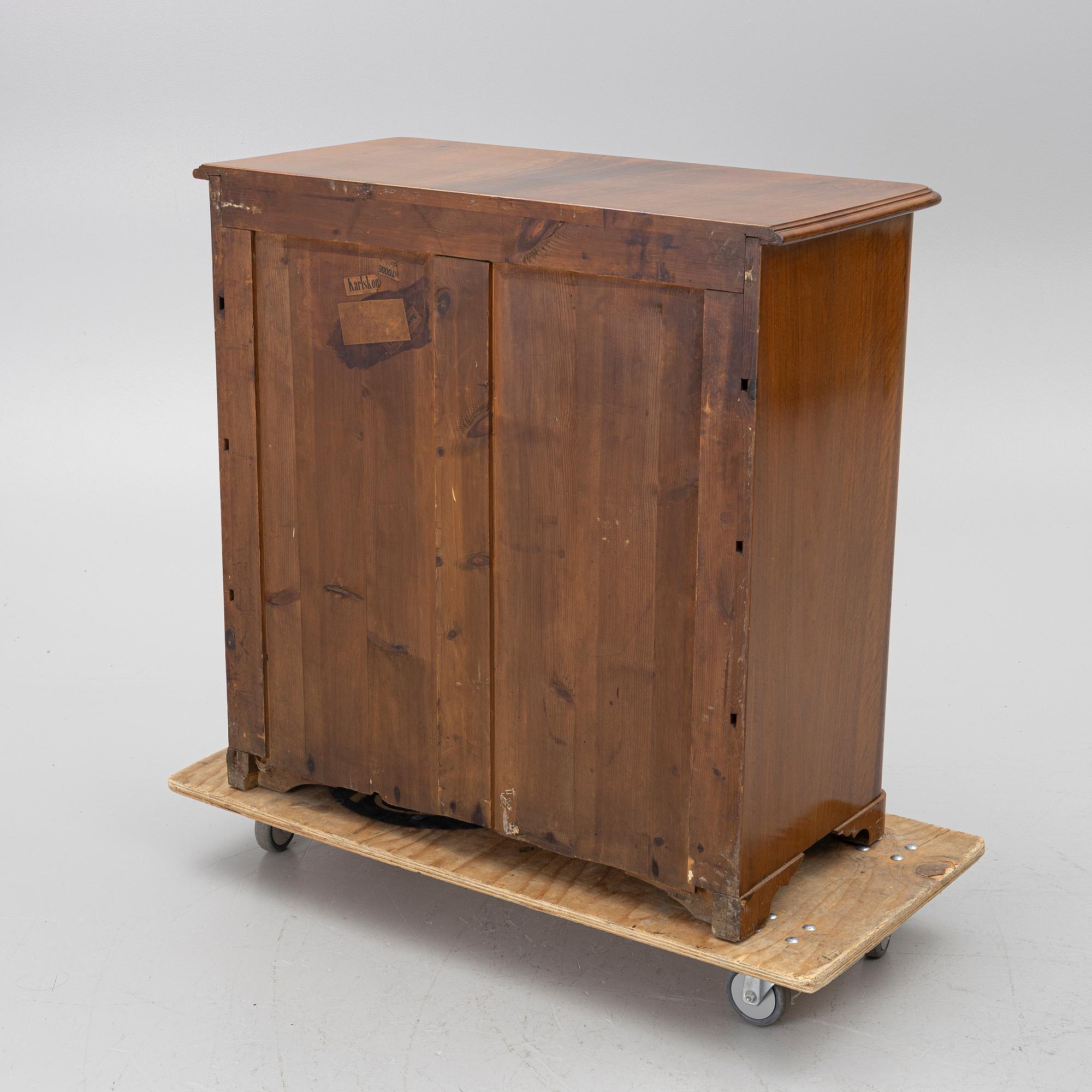 Chest of drawers, late 19th century.