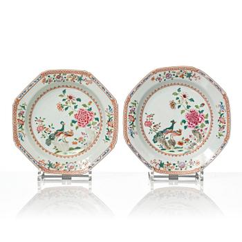 Sopptallrikar, 12 stycken, porslin. Qingdynastin, Qianlong (1736-95).