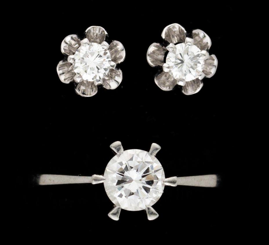 RING och ÖRHÄNGEN med briljantslipade diamanter.