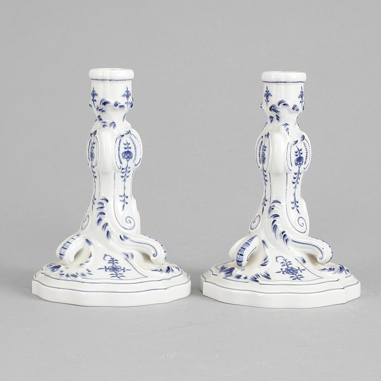 LJUSSTAKAR, ett par, porslin, Meissen, Tyskland, 1900-tal.