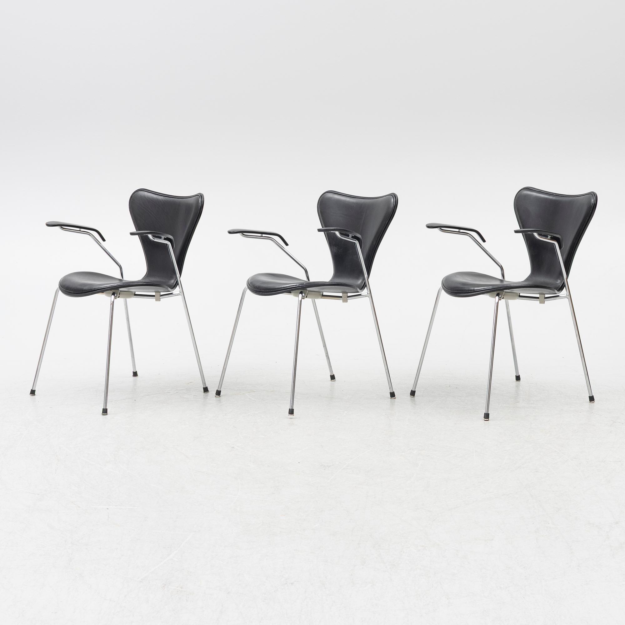 Arne Jacobsen, karmstolar, 3 st, modell 3207, "Sjuan", Fritz Hansen, Danmark.
