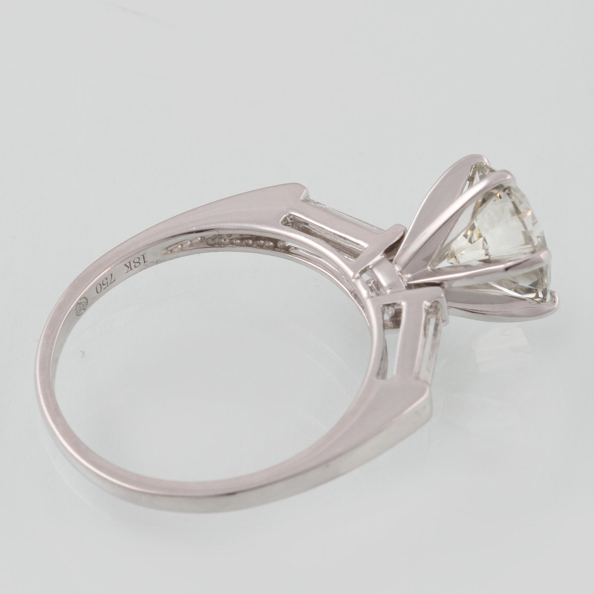 RING, 18K vitguld med briljantslipad diamant ca 2.10 ct. Vikt 3,7 gram.
