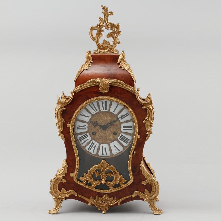 BORDSUR, Louis XV-stil, 1900-talets andra hälft.