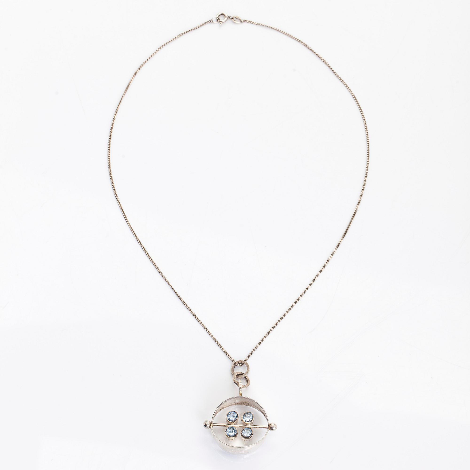 Elis Kauppi, hänge, silver och syntetiska spineller, Kupittaan Kulta, Åbo 1966.