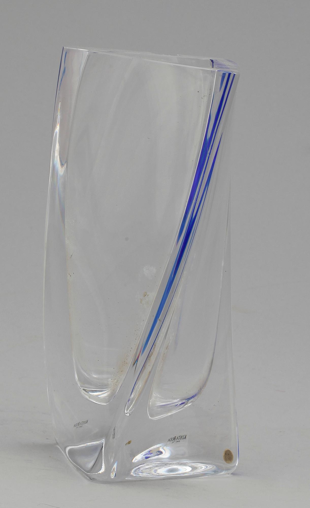 VAS, glas, Göran Wärff, Kosta Boda, signerad samt numrerad 48862.