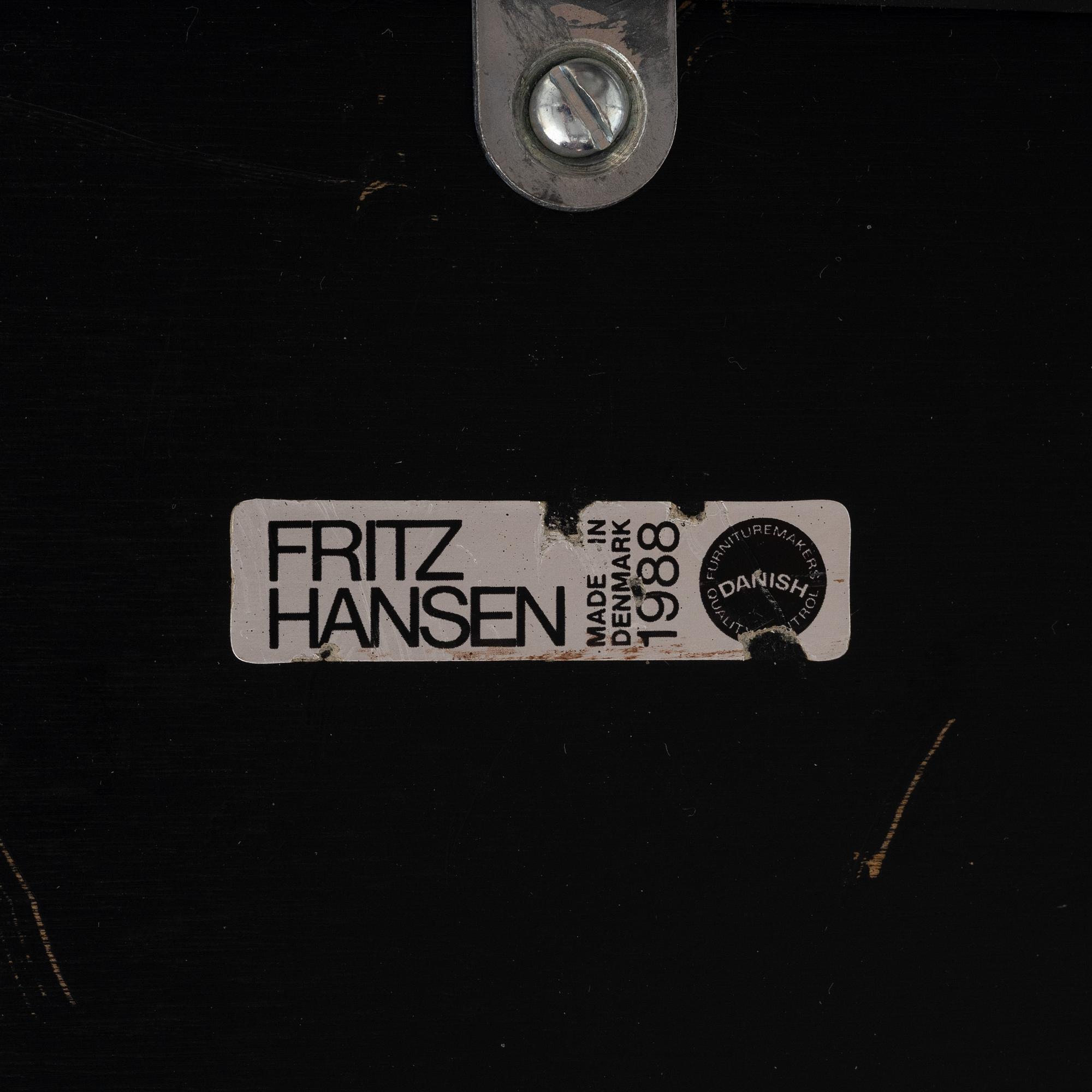 A Shaker table by Arne Jacobsen for Fritz Hansen, dated 1980.