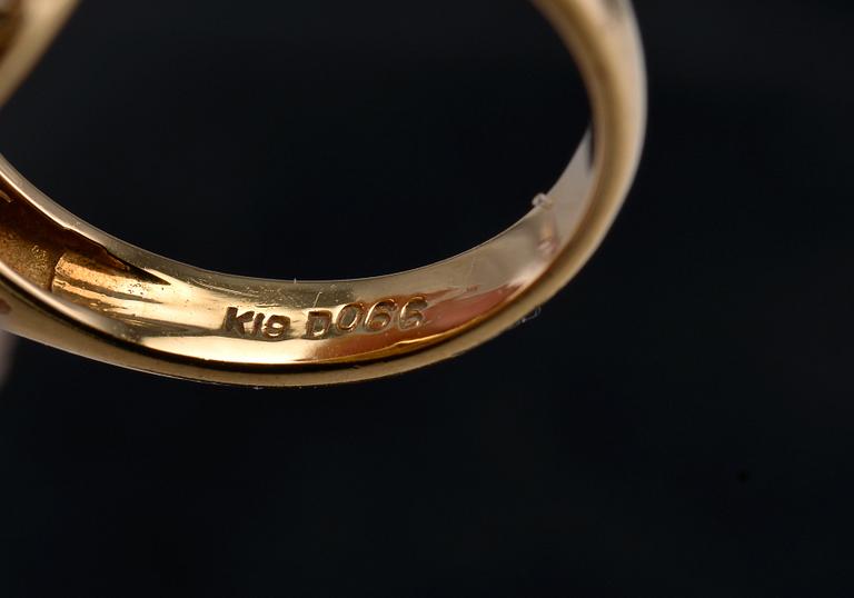 RING, safir ca 2 ct, briljantslipade diamanter ca 0.70 ct, guld 18K. Storlek 16, vikt 8,3 g.