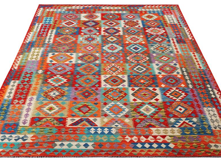 A Kilim carpet, c. 371 x 261 cm.