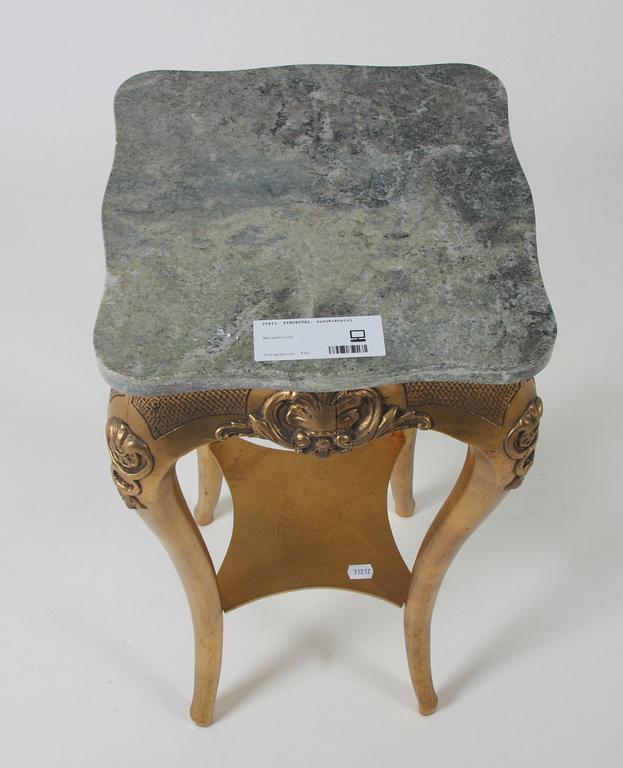 PIEDESTAL, nyrokokostil.