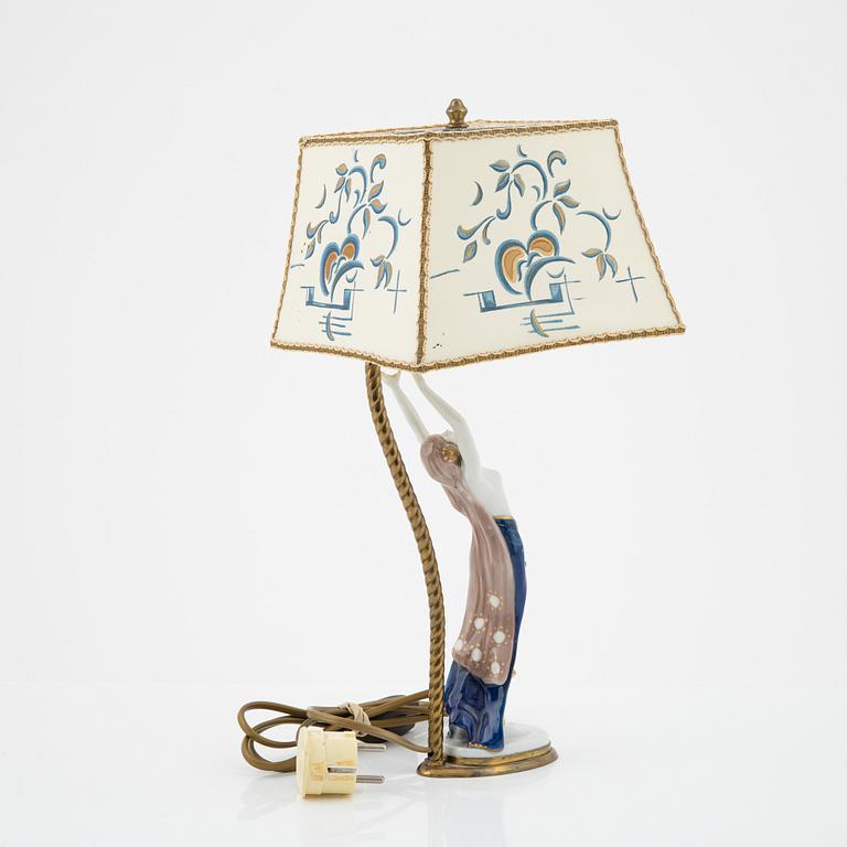 A porcelain table lamp, 1920'a/30's.