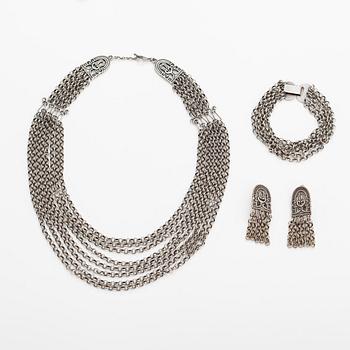 A set of "Paradise" necklace, bracelet and earrings made of sterling silver. Kalevala Koru, Helsinki 1991-1995.