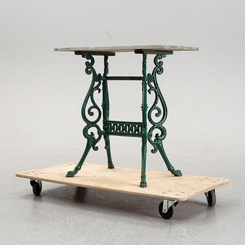 Bord, gjutjärn, sent 1800-tal.