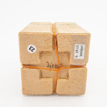 Johanna Djerf box "Ask för hemligheter", signed stoneware.