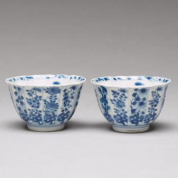 Six (2+2+2) blue and white cups with five (2+2+1) dishes, Qing dynasty, Kangxi (1662-1722).