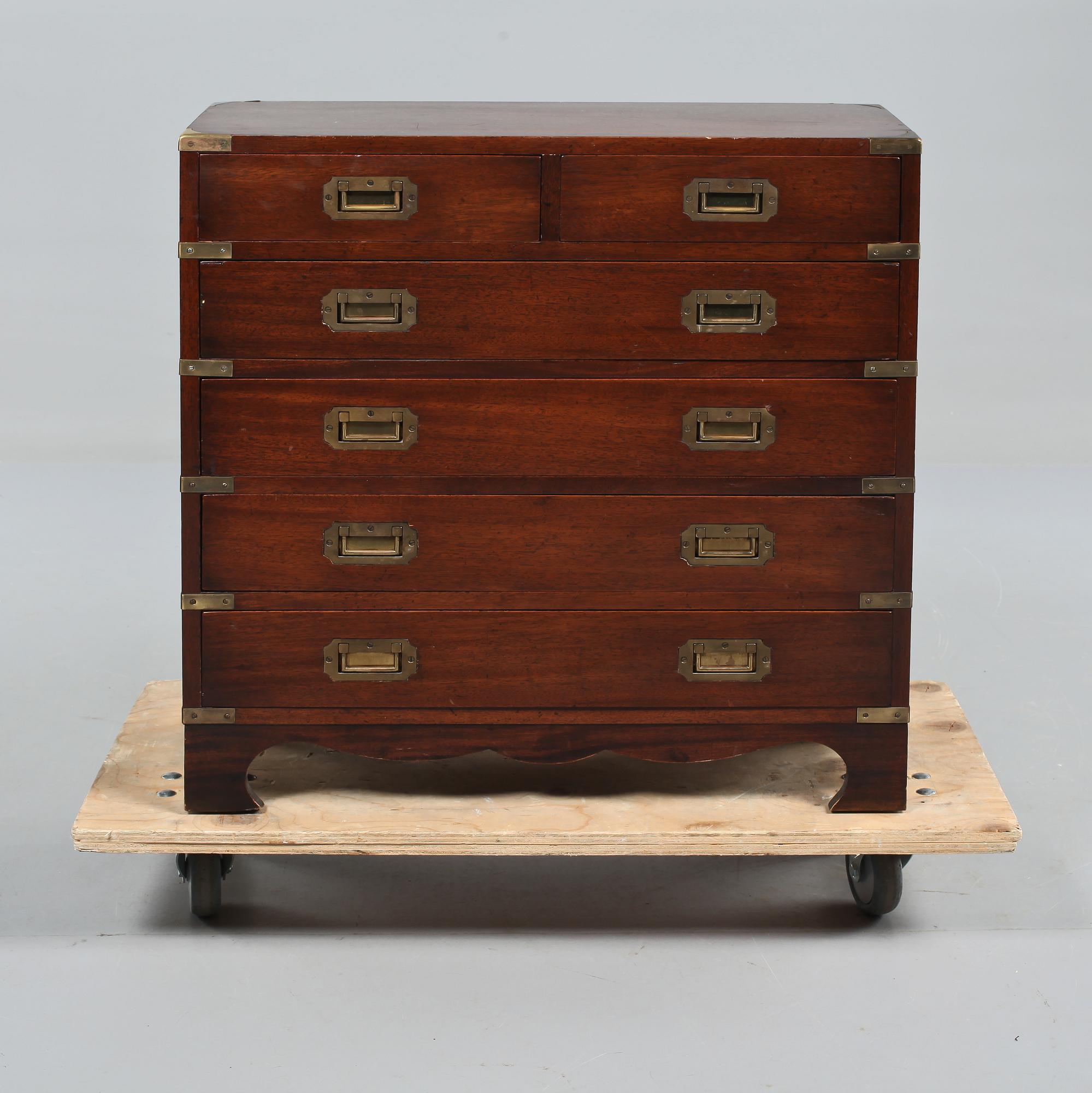 BYRÅ, engelsk stil, 1900-talets andra hälft.