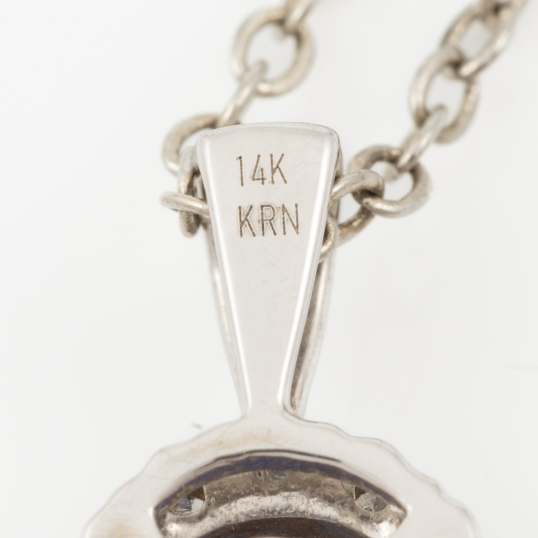 Pendant in 14K white gold set with a faceted tanzanite and round brilliant-cut diamonds.