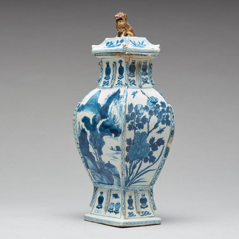 VAS med LOCK, porslin. Qingdynastin, Kangxi (1662-1722).