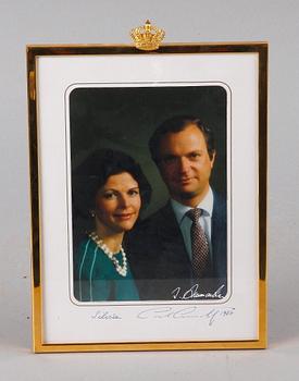 KUNGLIGT FOTOGRAFI, Carl XVI Gustaf och Silvia, egenhändigt sign o dat 1987.