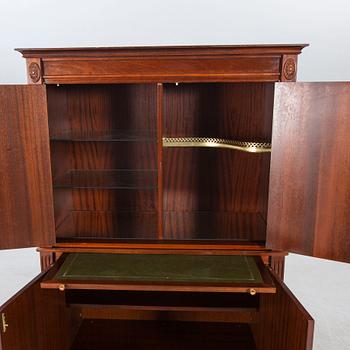 Bar cabinet / cabinet, mahogany, Aurora, second half of the 20th century.