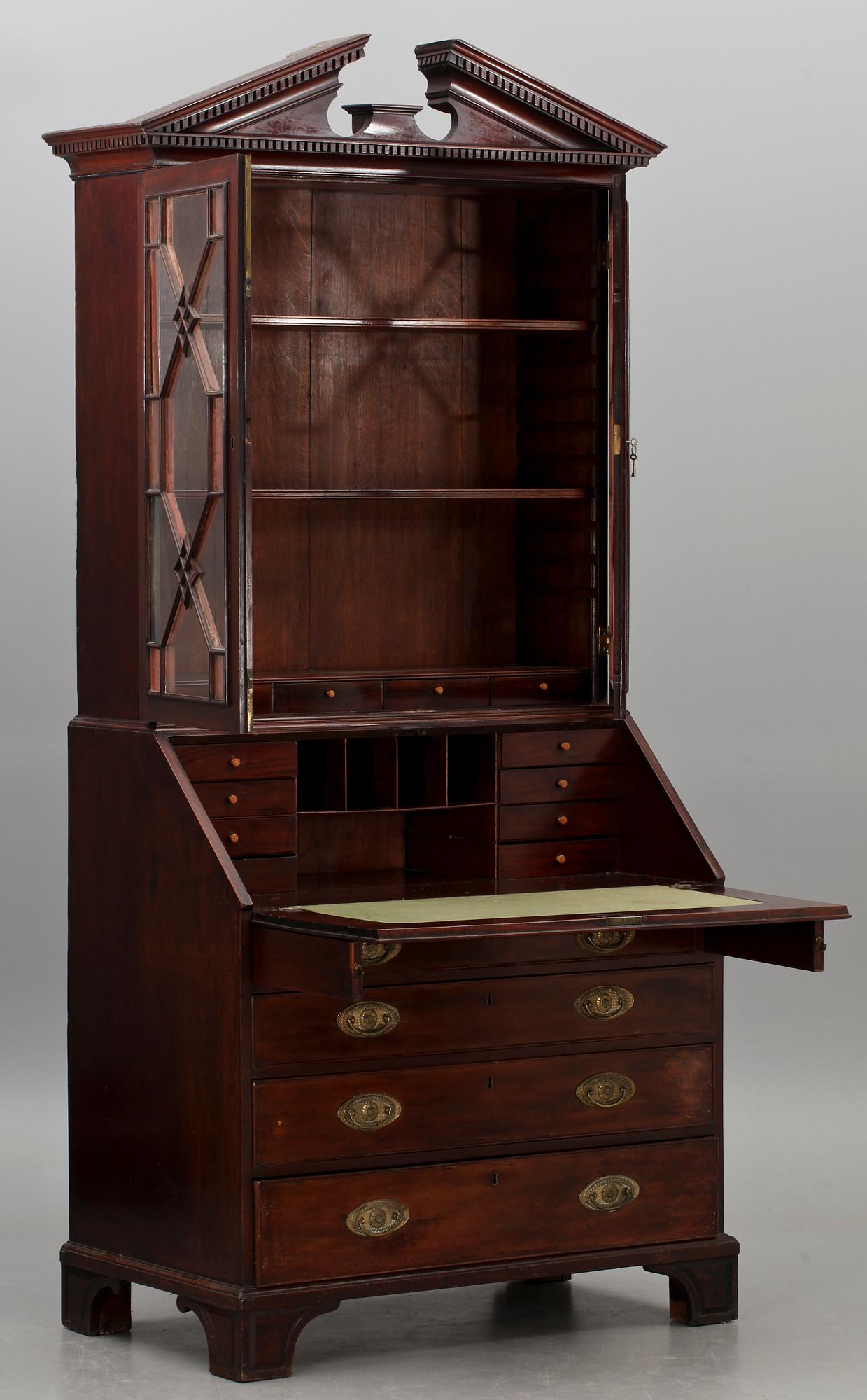 SKRIVSKÅP. England 1700-tal.