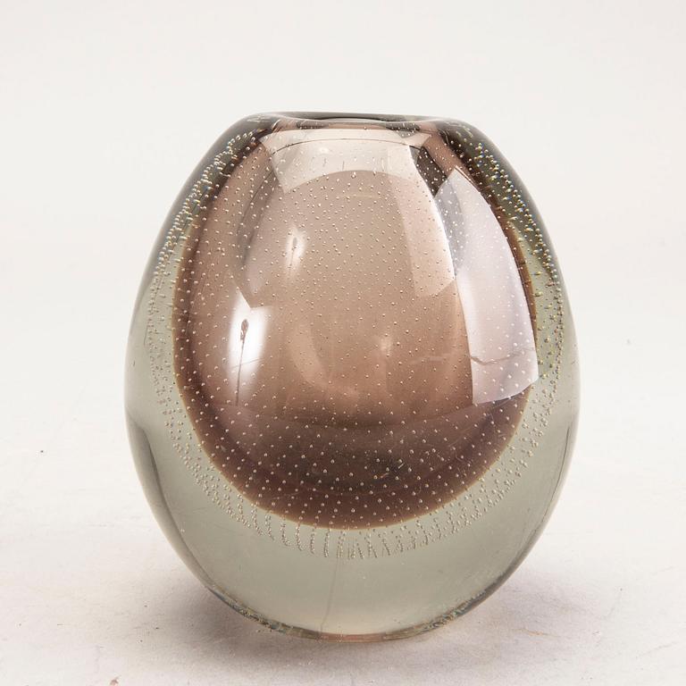 Gunnel Nyman, vase, signed G. Nyman Nuutajärvi Notsjö -47.