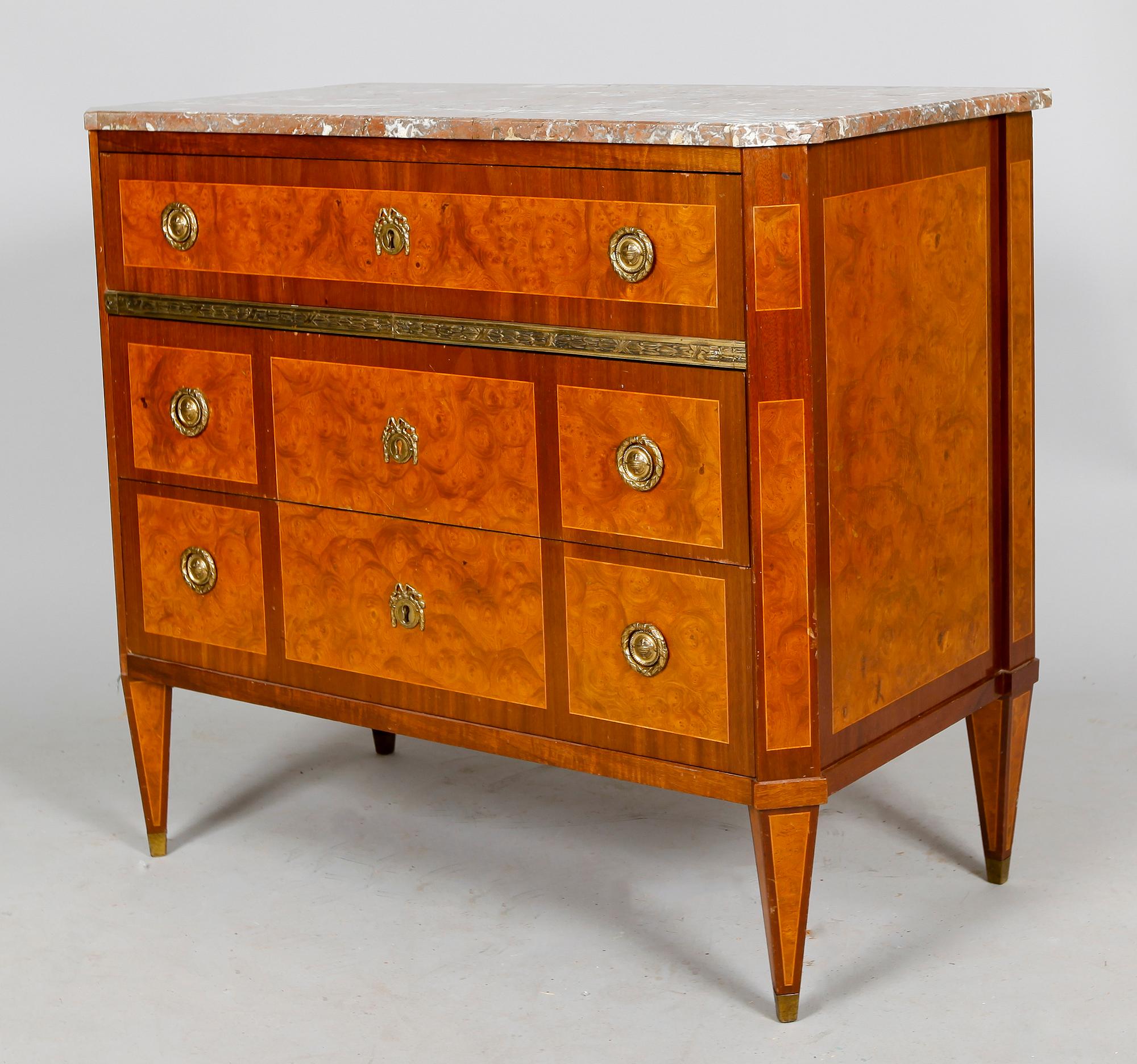 BYRÅ, gustaviansk stil, 1800-tal.