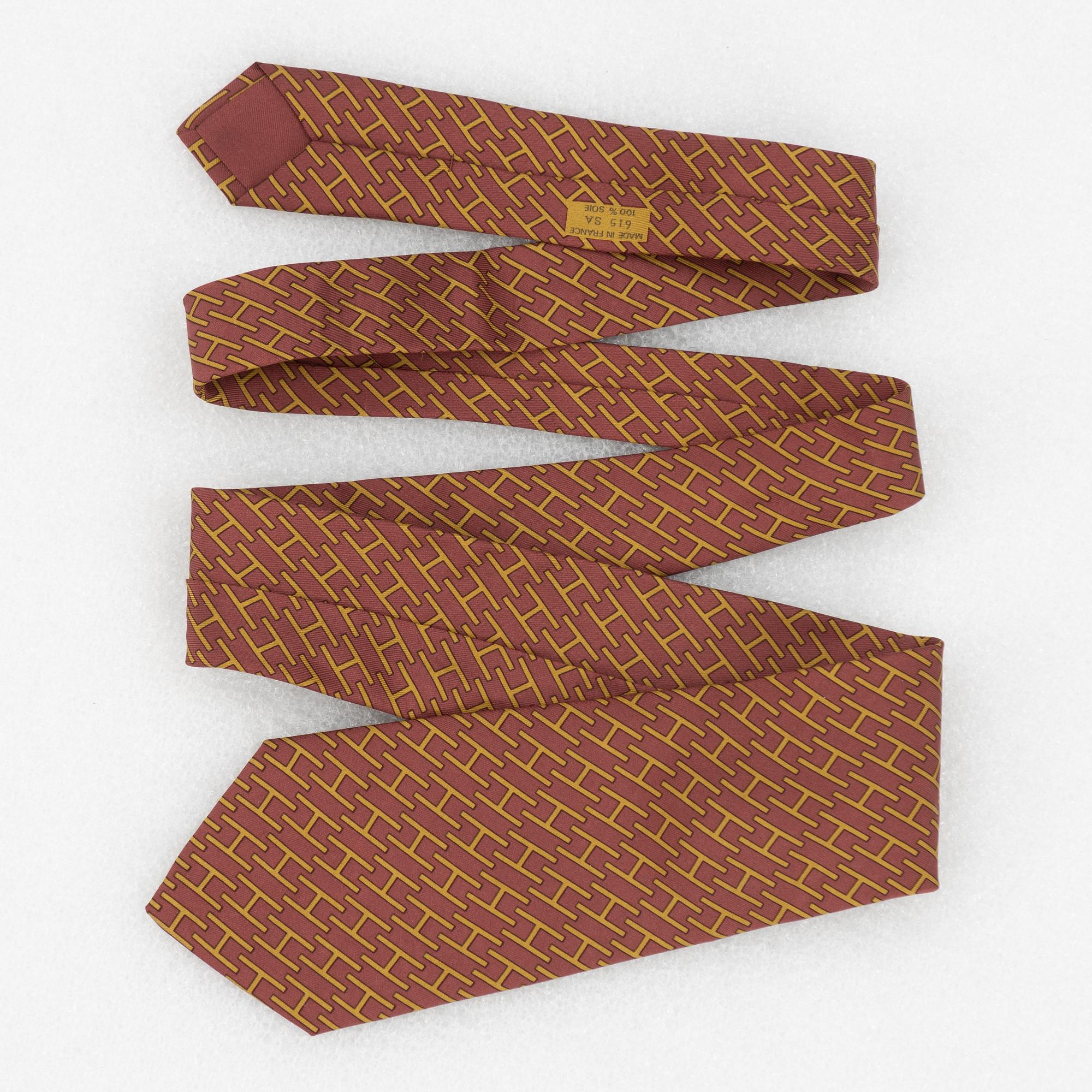 Hermès, 3 silk ties.