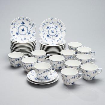 KAFFESERVIS, 30 delar, porslin, "Musselmalet", Royal Copenhagen 1950-60-tal.